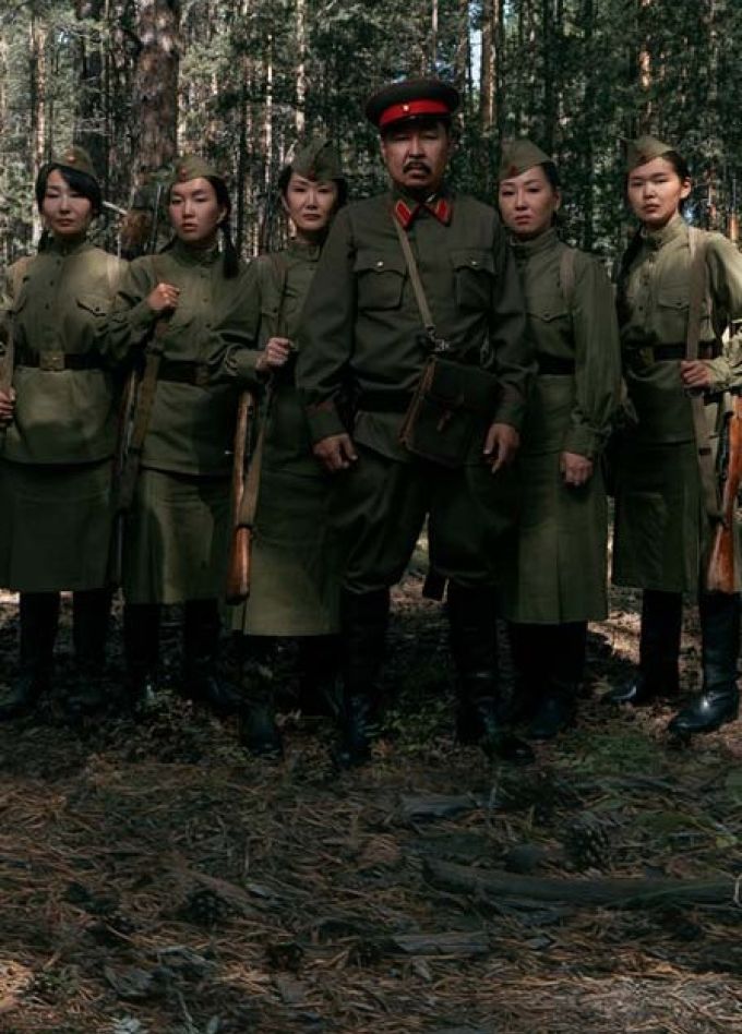 Спектакль «А зори здесь тихие / Yурэй хираан эндэ аалин-аалин»