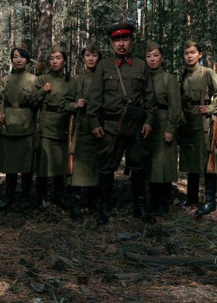 Спектакль «А зори здесь тихие / Yурэй хираан эндэ аалин-аалин»