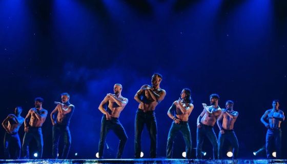 Шоу «Рубашки-долой»