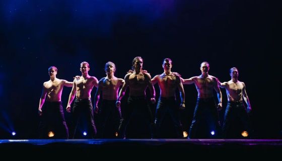 Шоу «Рубашки-долой»